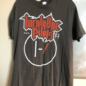 TWENTY ONE PILOTS graphic t-shirt